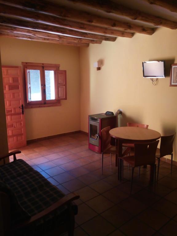 El Egio Guest House Cervera de Buitrago Екстериор снимка